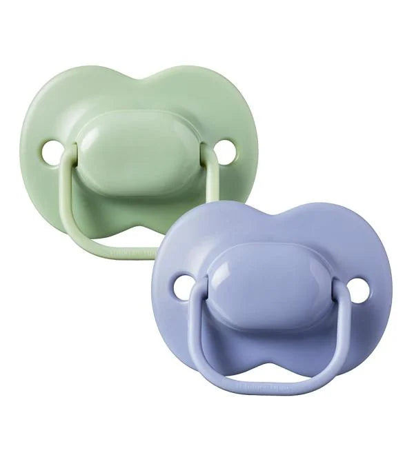 Tommee Tippee Cherry Latex Soother, 18-36m, 2 Pack, Steriliser Pod Included, 100% Natural Latex, Symmetrical Cherry-Shaped Teat for a Natural Latch, Curved Dummy Shield, BPA-Free.