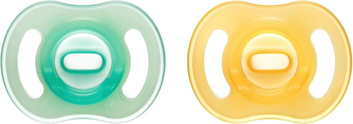 Tommee Tippee Ultra-Light StayPut Night Glow Soother 0-6m Pack of 2.