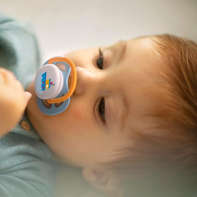 Philips Avent Ultra Air Pacifier, for 0-6m, Orthodontic & BPA-Free, 2 pcs, Including Sterilizer/Carrying Case, SCF080/01 Blue.
