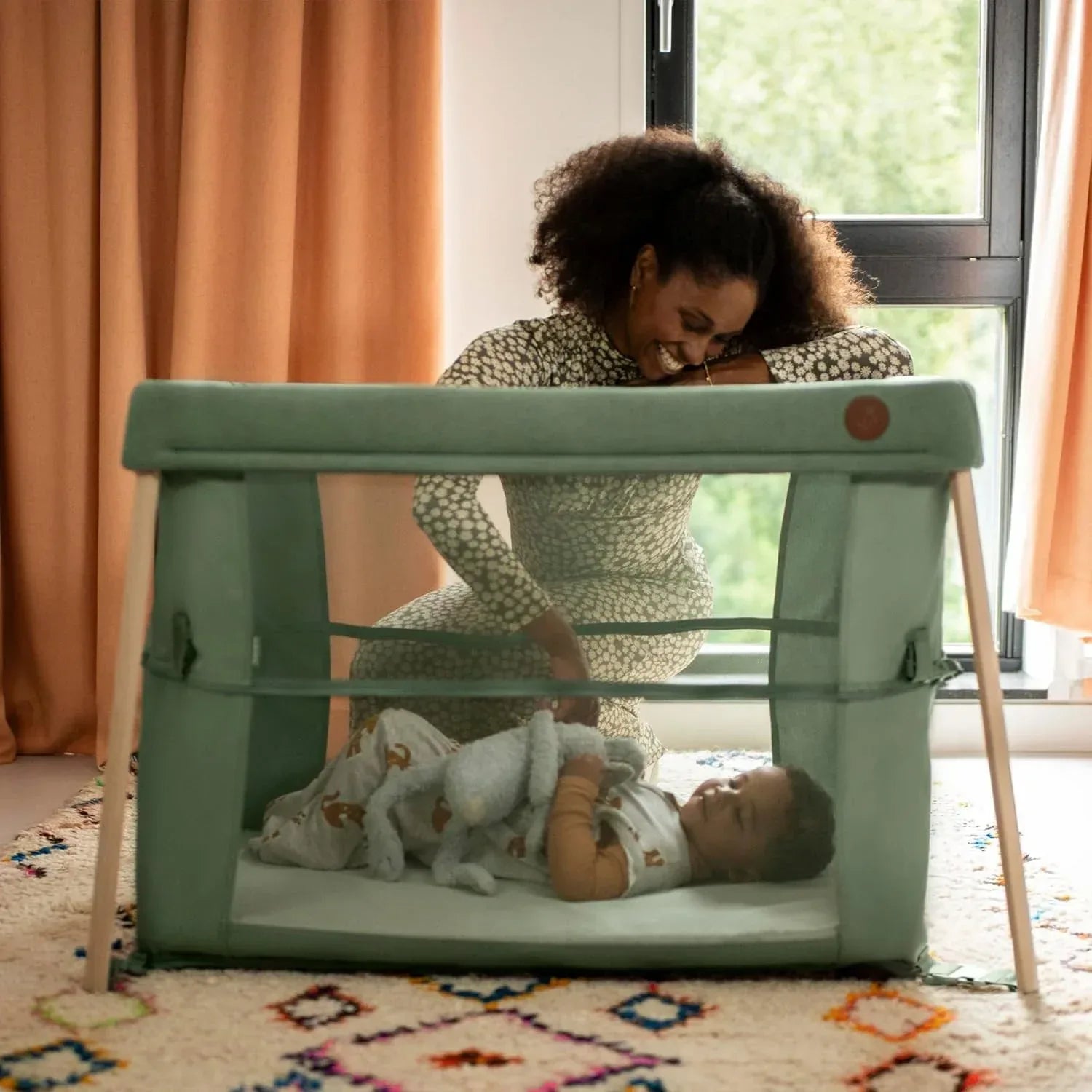 Maxi - Cosi Iris 2 - in - 1 Baby Travel Cot, 0 – 3 Years, up to 15 kg, Compact, 2 Sleeping Levels, Foldable & Lightweight, Thick Foam Mattress, Mesh Sides, Travel Bag, Eco Care, Beyond Graphite - Adenzo Comfies