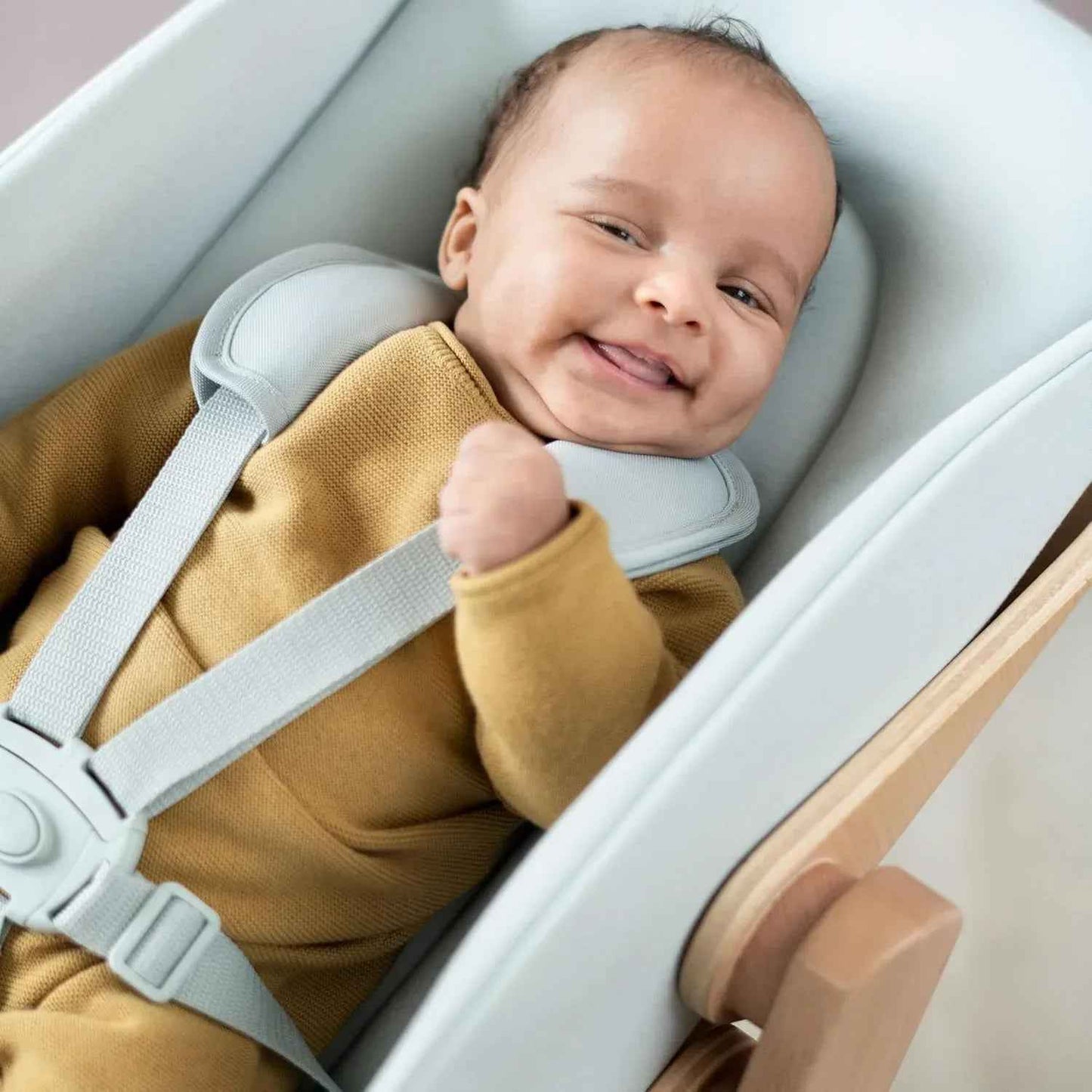 Maxi - Cosi Nesta Highchair in its natural wood finish, a stylish, adjustable wooden highchair designed to grow with a child from newborn to adult - Adenzo Comfies