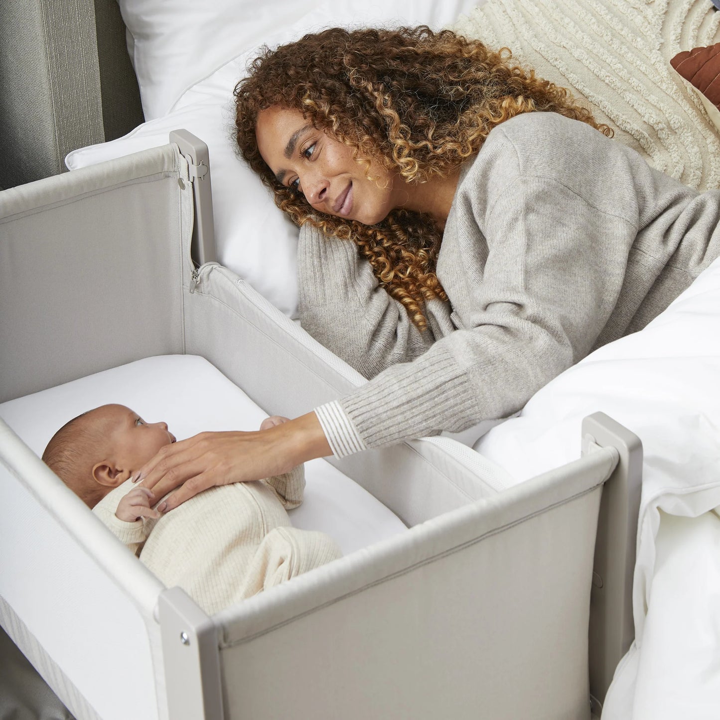 Shnuggle Air Lite Bedside Crib | Adjustable, Breathable & Hypoallergenic