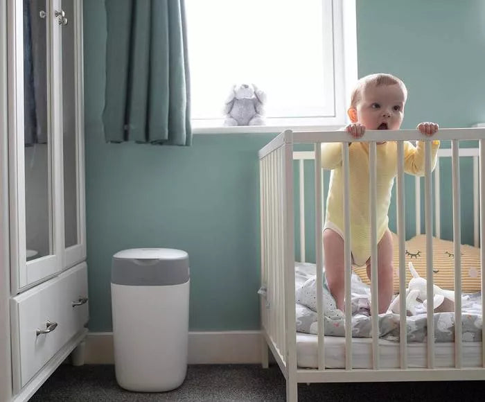 Tommee Tippee Twist & Click Nappy Disposal Tub – White