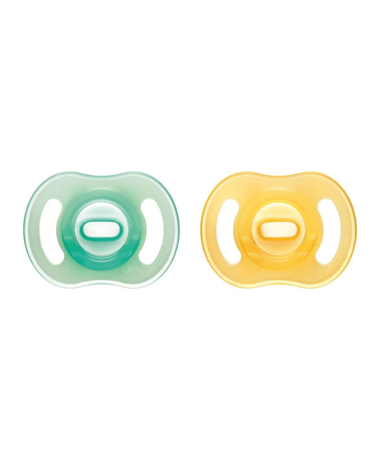 Tommee Tippee Ultra Light Soothers, 0–6m, 2 Pack, Lightweight, Soft Silicone, Extra Comfort
