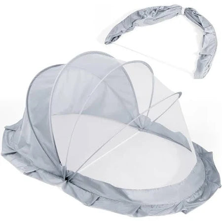 Foldable mosquito net for cots, hexagonal design.