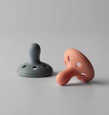 Tommee Tippee Breast-Like Soothers, 6-18m, 2 Pack, Skin-Like Feel, Silicone Nipple-Shaped Teat, Air Ventilation Holes, Orthodontic Design, BPA-Free Dummy - Adenzo Comfies